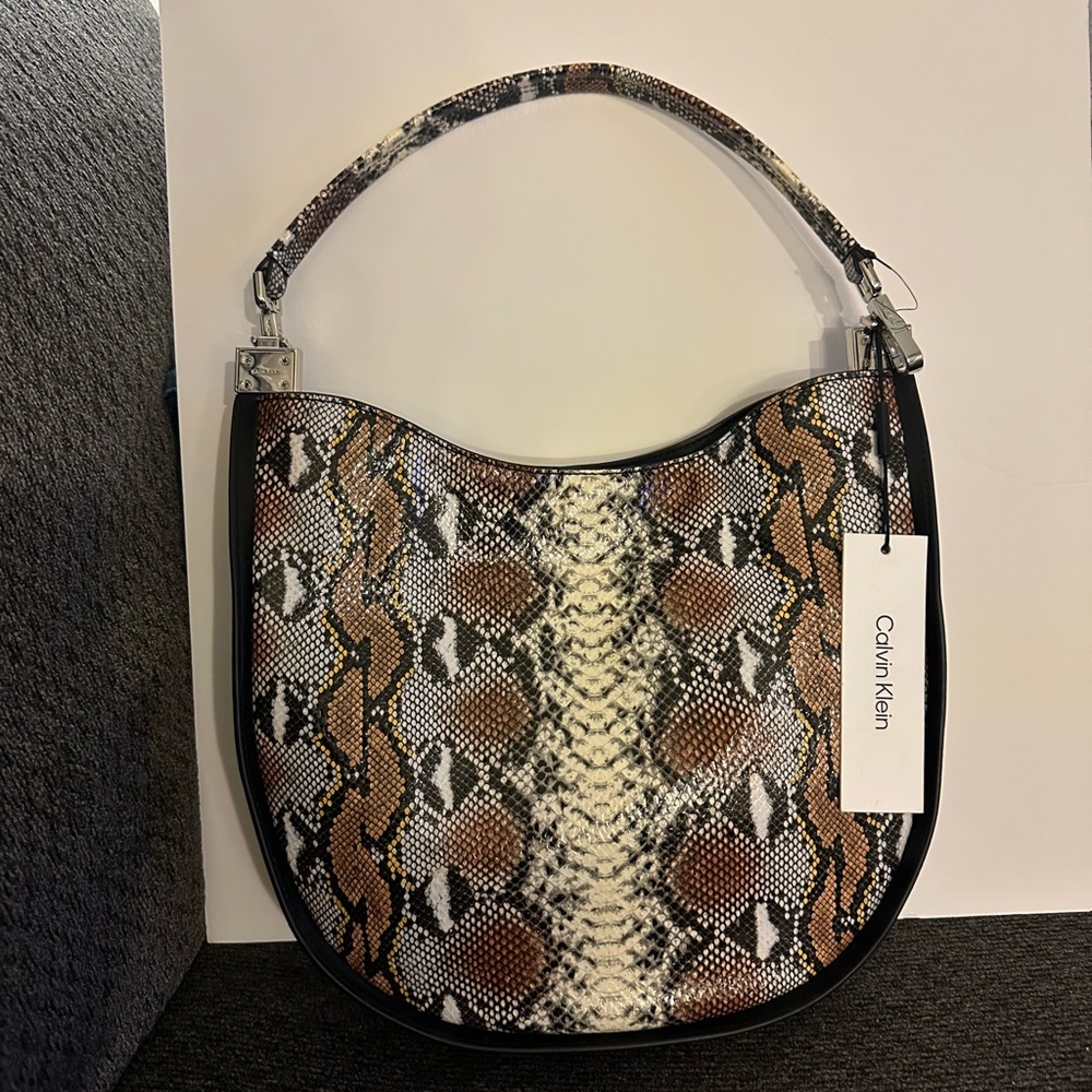 NWT 👜Calvin Klein snake print shoulder bag